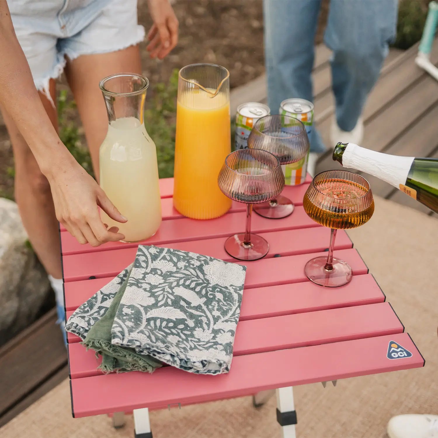 Slim-Fold Compact Camp Table 20 - Heavy Duty Aluminum Folding Picnic Table Detail