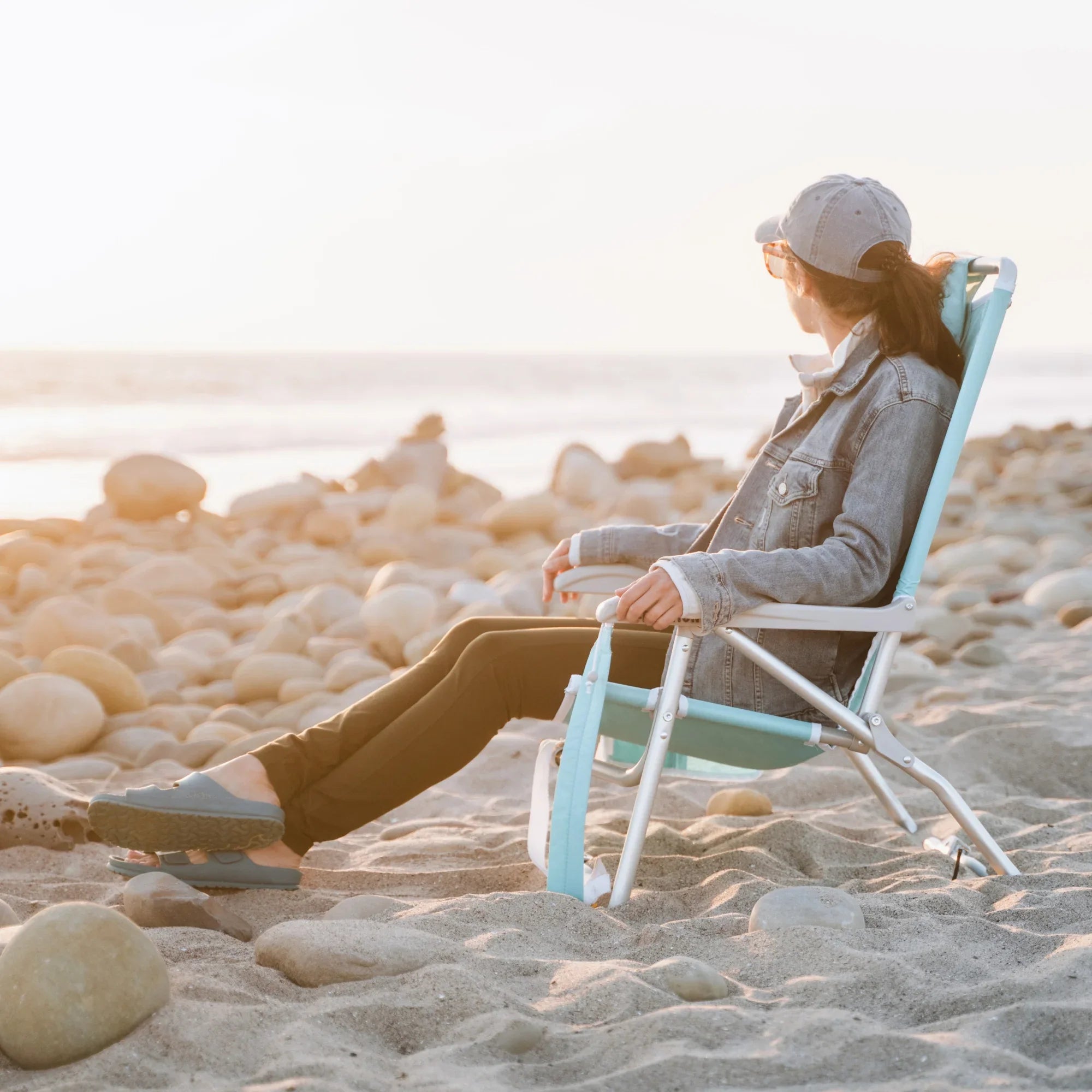 Ergonomic Portable Bi-Fold Beach Chair - Folding Rocking Chair - Perfect for Tailgating Detail